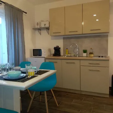 Apartment Simply Rodin Kastela Exterior photo